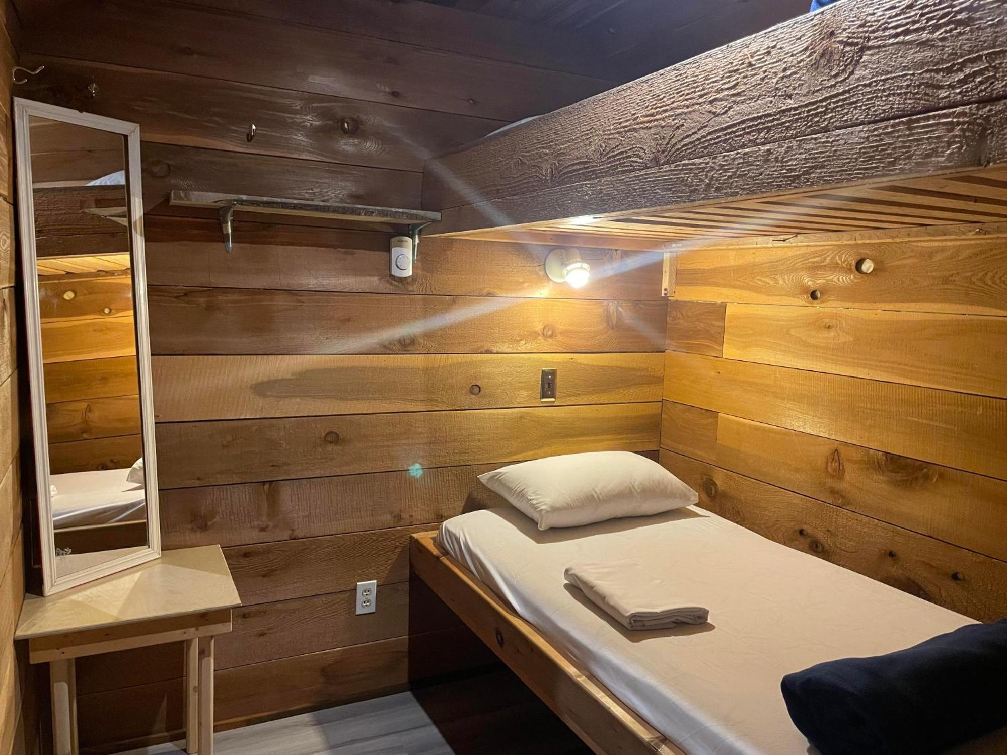Отель The Hiker Huts Порт-Ренфрю Экстерьер фото